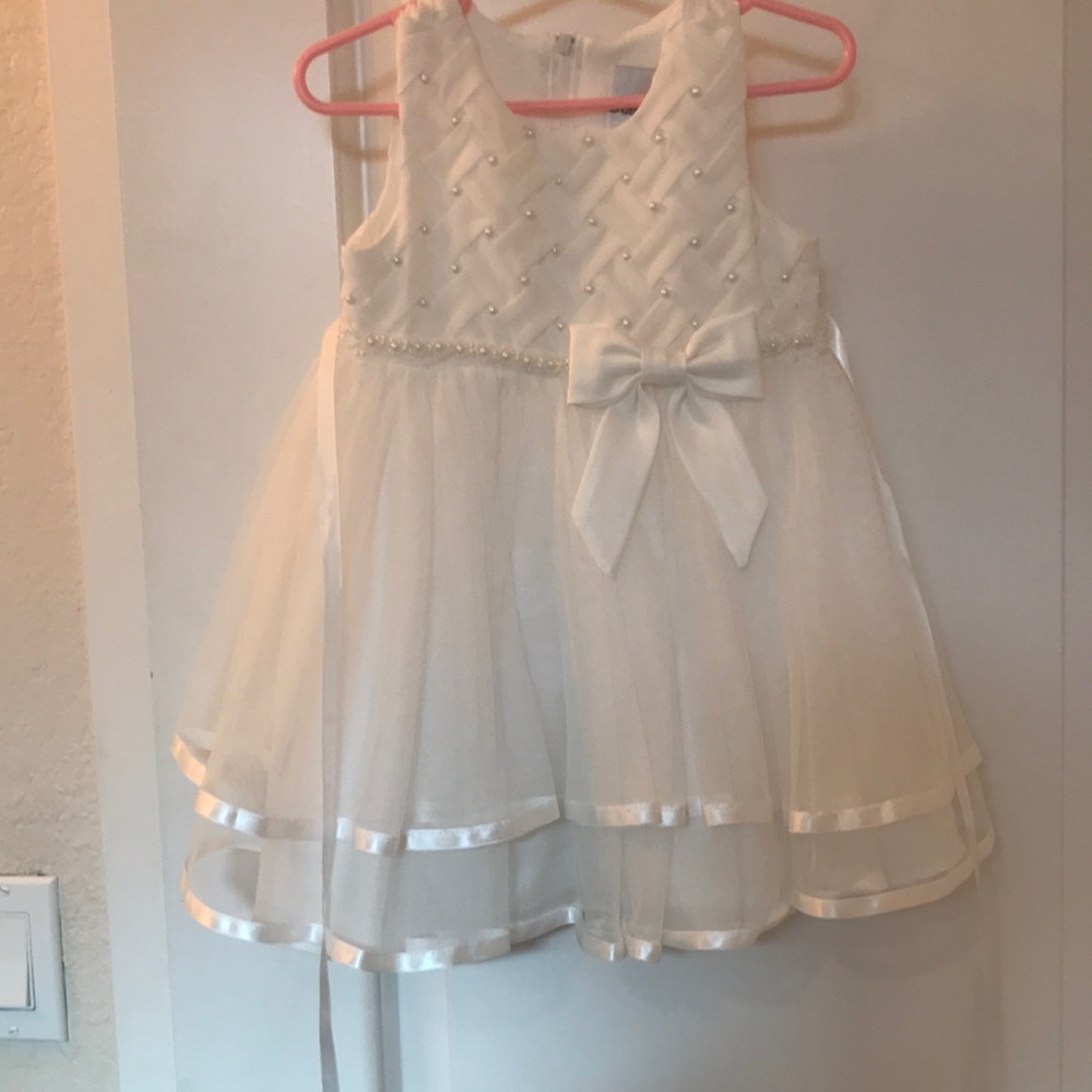 White Dress 🌸 24M